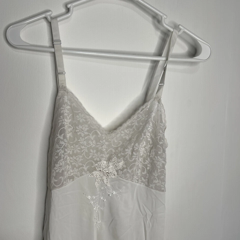 VTG Womenβs 36 Off White Lace Nylon Vintage Dress Slip Flower Detail - Image 2 of 4