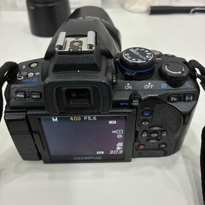 Olympus E-620 Digital SLR Camera 14-42mm Lens Kit with Hood Japan Used
