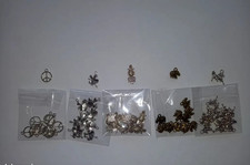 50 CHARMS / BRELOQUES / PENDENTIFS. POUR FAIRE BIJOUX, DECO BRACELETS, COLLIERS,