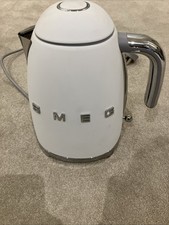 SMEG KLF03WHMUK 50s Retro Kettle White Matt 1.7L 3000W Stainless Steel. See Pics