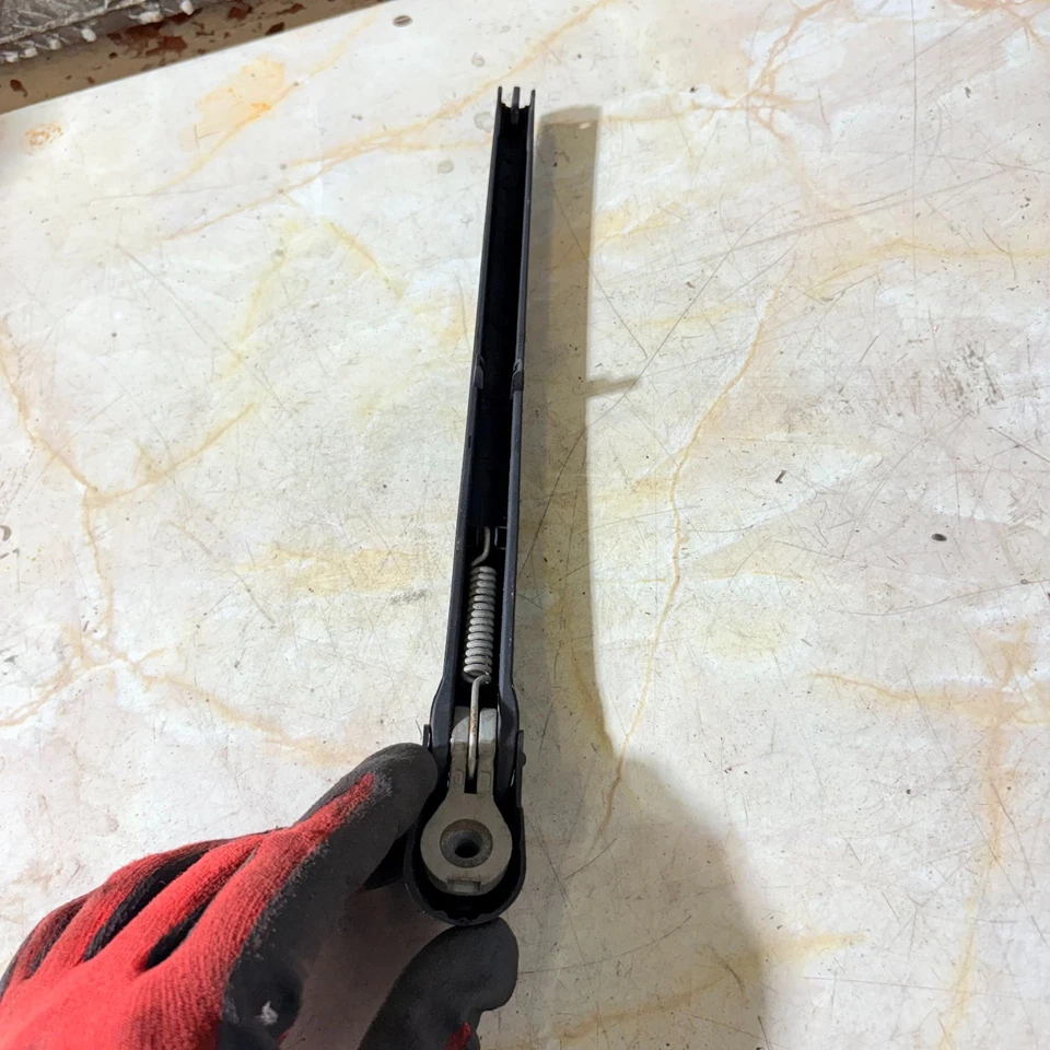 Brazo limpiaparabrisas trasero Fiat Idea 2006 Foto 3 de 4