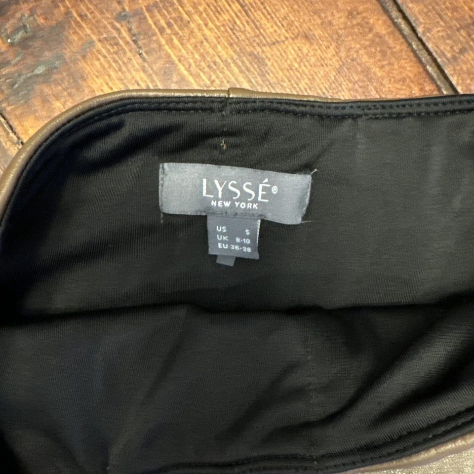 Pantalones para mujer LYSSE marrón imitación cuero talla pequeña Foto 3 de 4