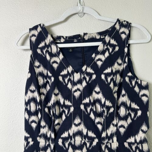 Talbots Shift Dress Size 8 Navy Blue Geometric Print Sleeveless V Neck Stretch - Picture 2 of 12