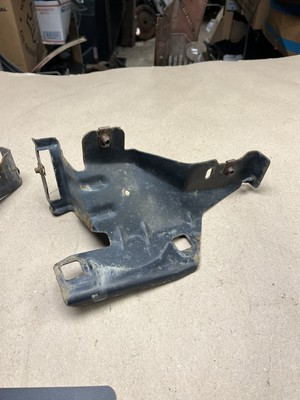 Fo1066158 Front Left Bumper Face Bar Bracket Driver Side LH Hand 