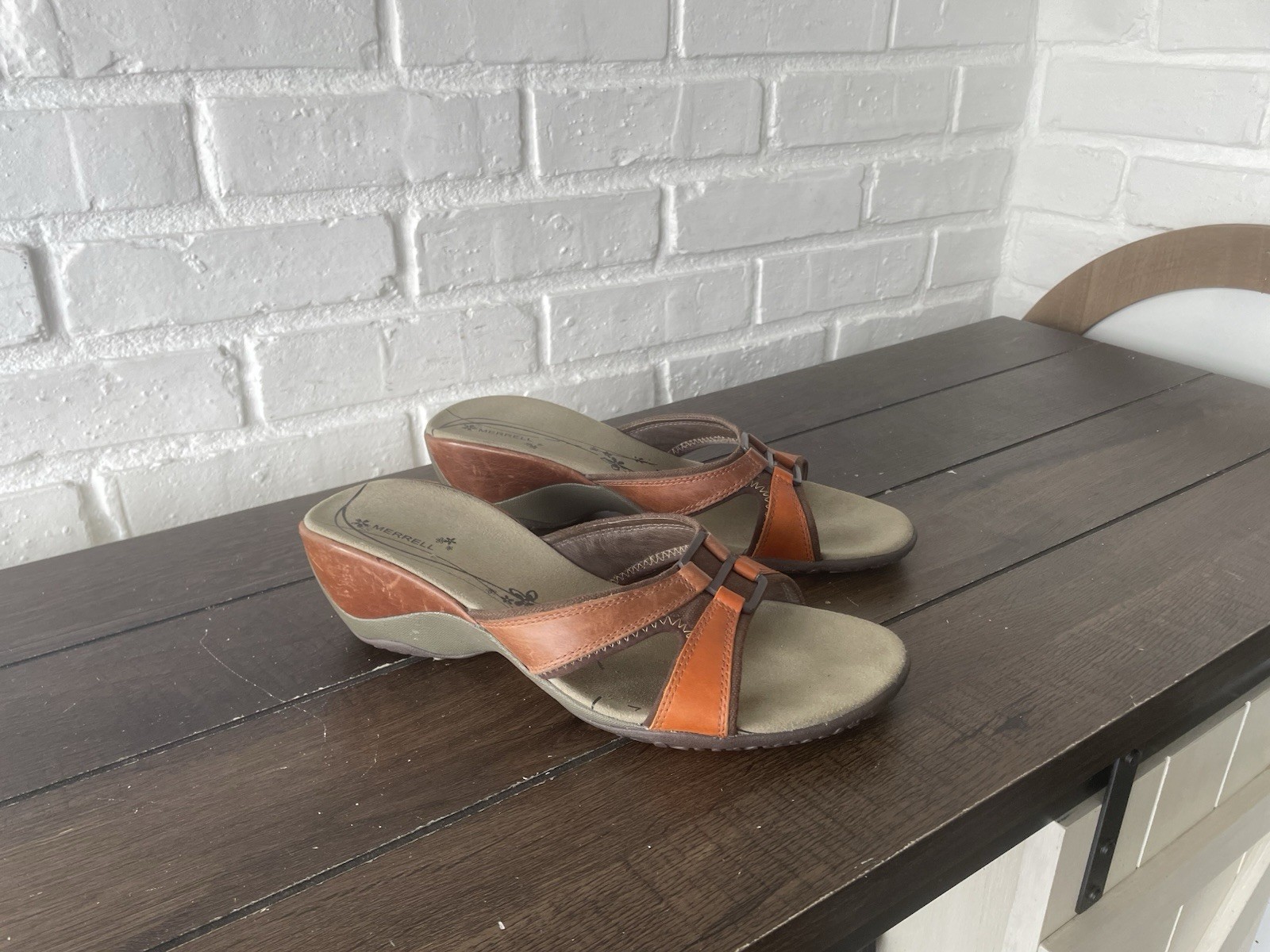 Merrell Dewberry slip on zeppa slide pelle marrone marrone scuro donna sandalo comodo 10