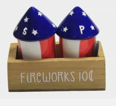 PATRIOTIC ROCKET FIREWORK 4TH OF JULY SALT & PEPPER SHAKER SET KITCHEN DECOR