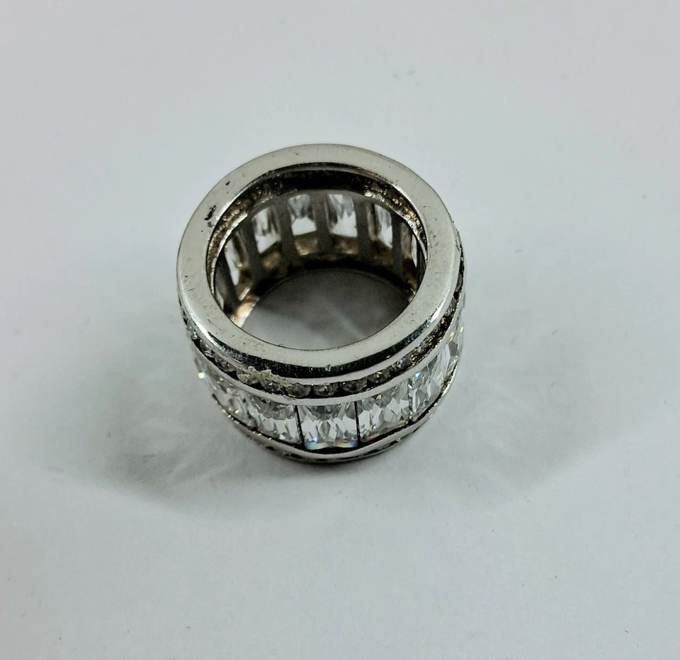 Anello in argento 925 rodiato con cristallo sfaccettato taglio baguette  - Immagine 2 di 4