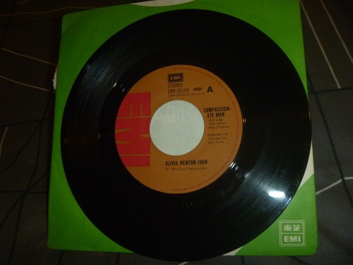 Olivia Newton-John – Compassionate Man 1976 Japan 7" vinyl rare near mint - Picture 4 of 5