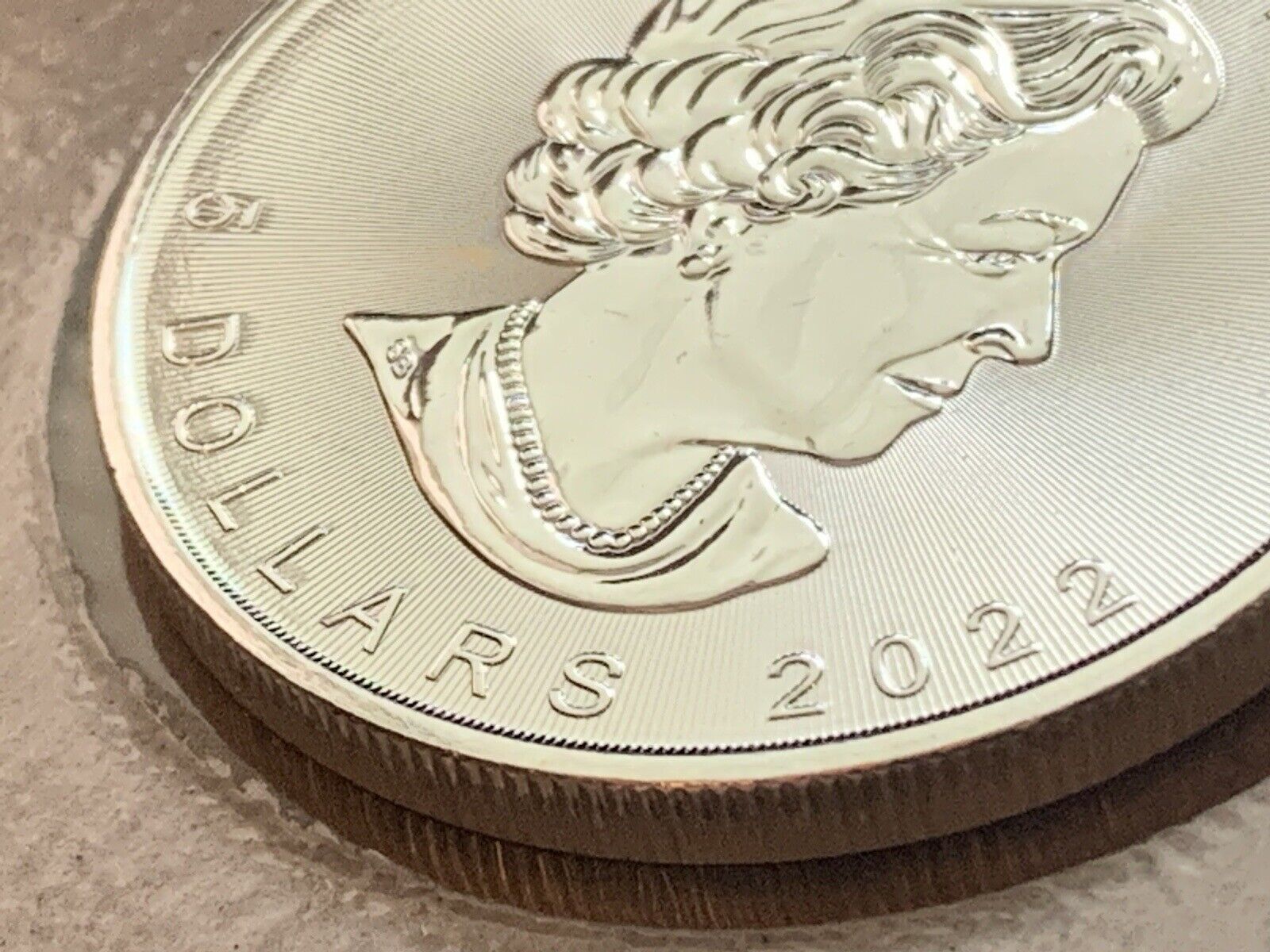 2022 Canadian Silver $5 Maple Leaf .9999 Pure 1 oz SHIPS FREE*