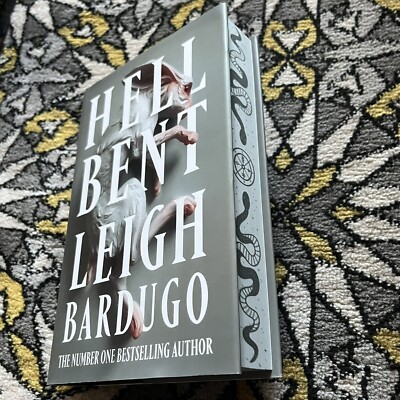 Wassersteine Hölle gebogen von Leigh Bardugo besprüht schablonierte Kanten neuntes Haus #2