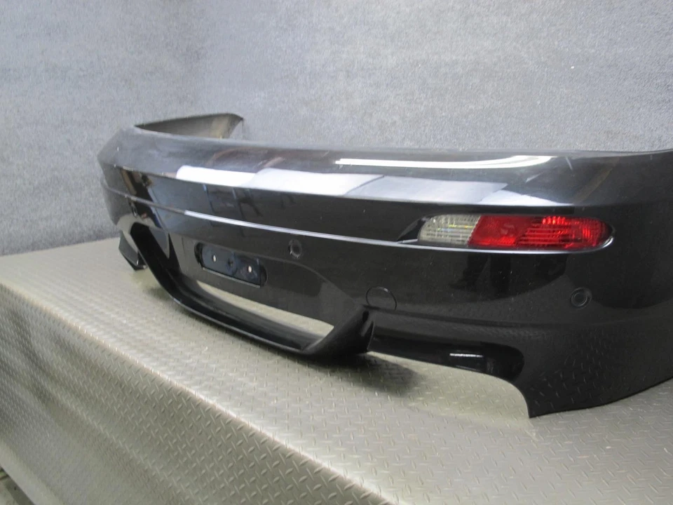 BMW E63 E64 M6 2006-2010 CUBIERTA DE PARACHOQUES TRASERO CON SENSORES PDC y luces Foto 2 de 4