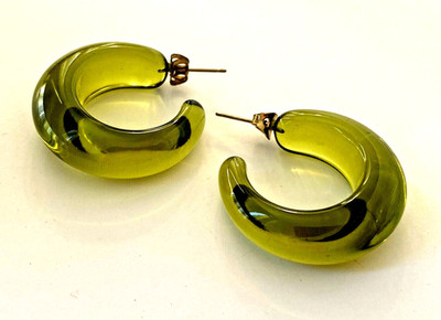 Ohrstecker Nagel Vintage Kunststoff OLIVGRÜN NEU 