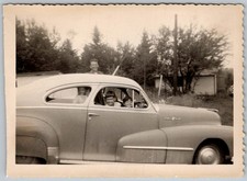 Vtg B&W Snapshot Family Kids Peeking Out Vintage Plymouth Car Man Behind 1940s