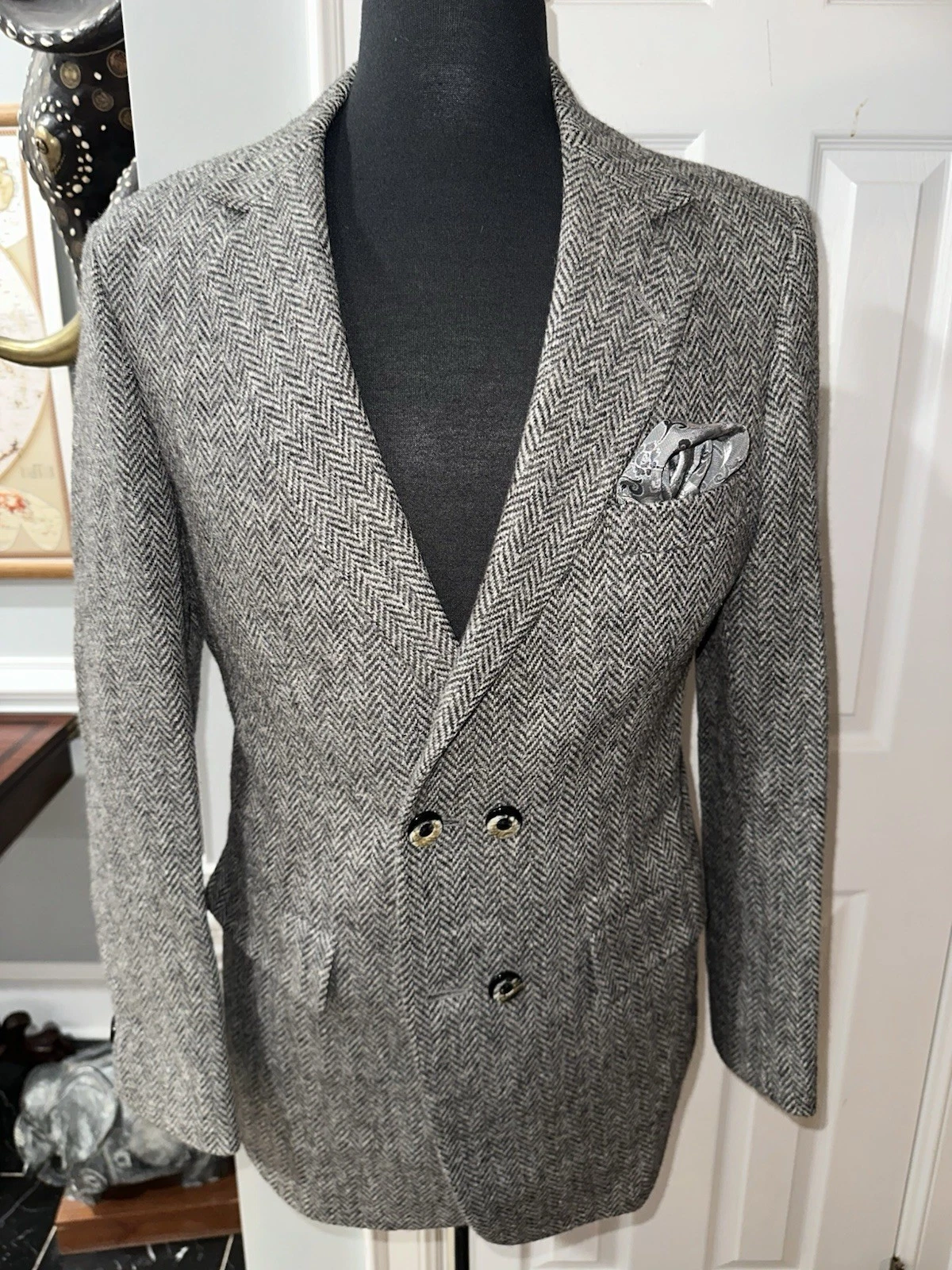 100% WOOL, MEN'S GRAY HERRINGBONE, DOUBLE-BREASTED BLAZER Size: 40L