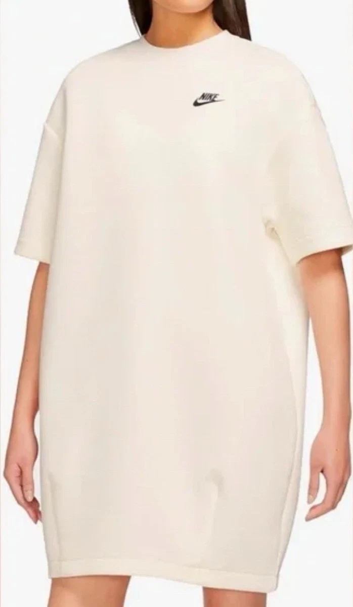 casual halter neck maxi dress Kimana Floral WHT-GREENS / L Color:Sea Green Pre-Fall 2025 Featuring a drawstring halter City Chic One-Shoulder Tiered