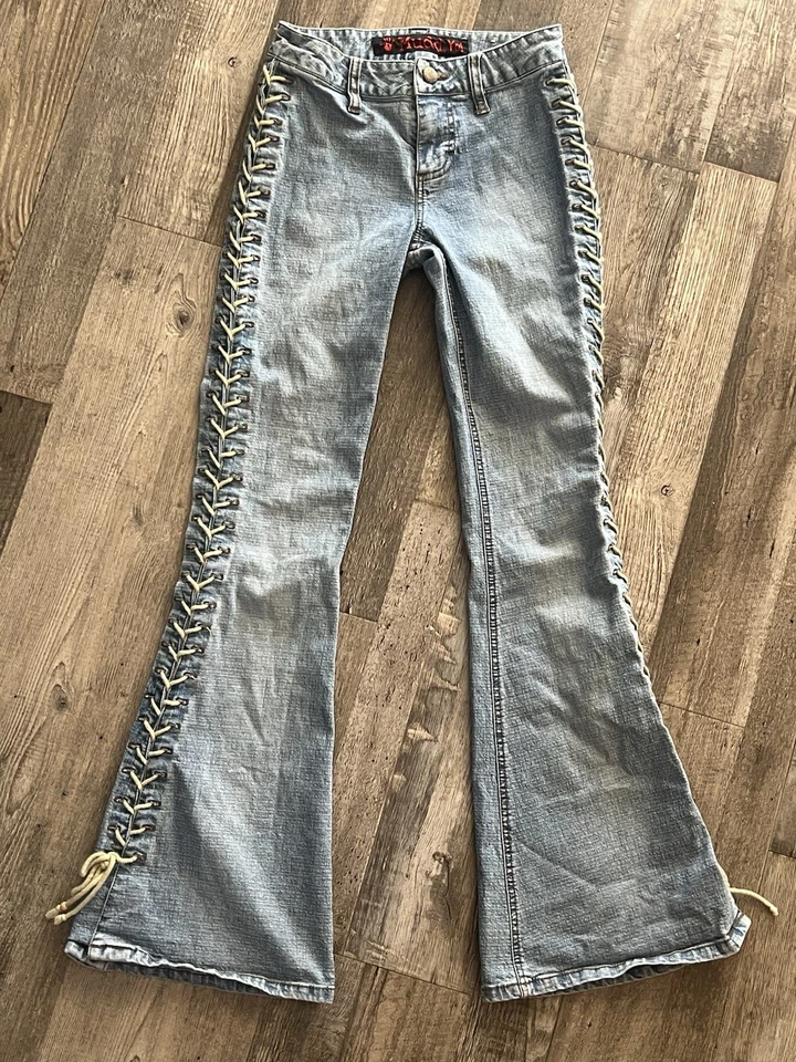 复古 90 年代喇叭牛仔裤 — 第 2/4 张图片