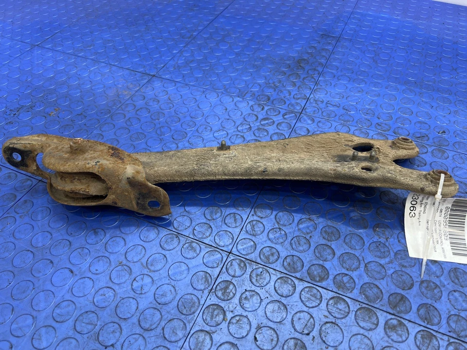 Brazo de arrastre inferior trasero izquierdo o derecho Honda Accord 87-89 OEM 52371SE0A06 Foto 2 de 3