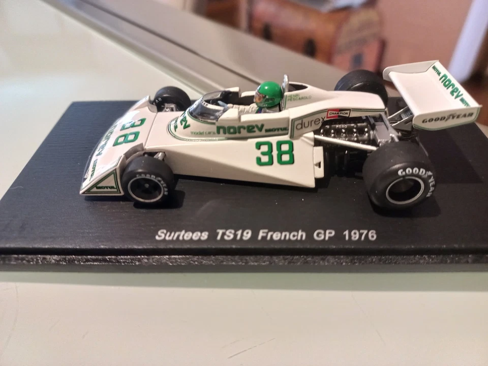 SURTEES TS19 #38 Henri Pescarolo - French GP 1976 - Spark 1/43 - Ref. S4005 - Immagine 2 di 4