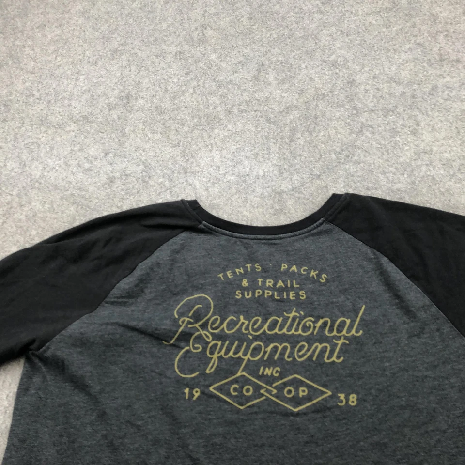 Camiseta REI Co-op Feminina 2XL Cinza Preta Raglan Manga 3/4 Gráfico de Beisebol - Imagem 2 de 4