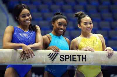 BEAUTIFUL GABBY DOUGLAS SUNI LEE & SIMONE BILES 8X10 PHOTO