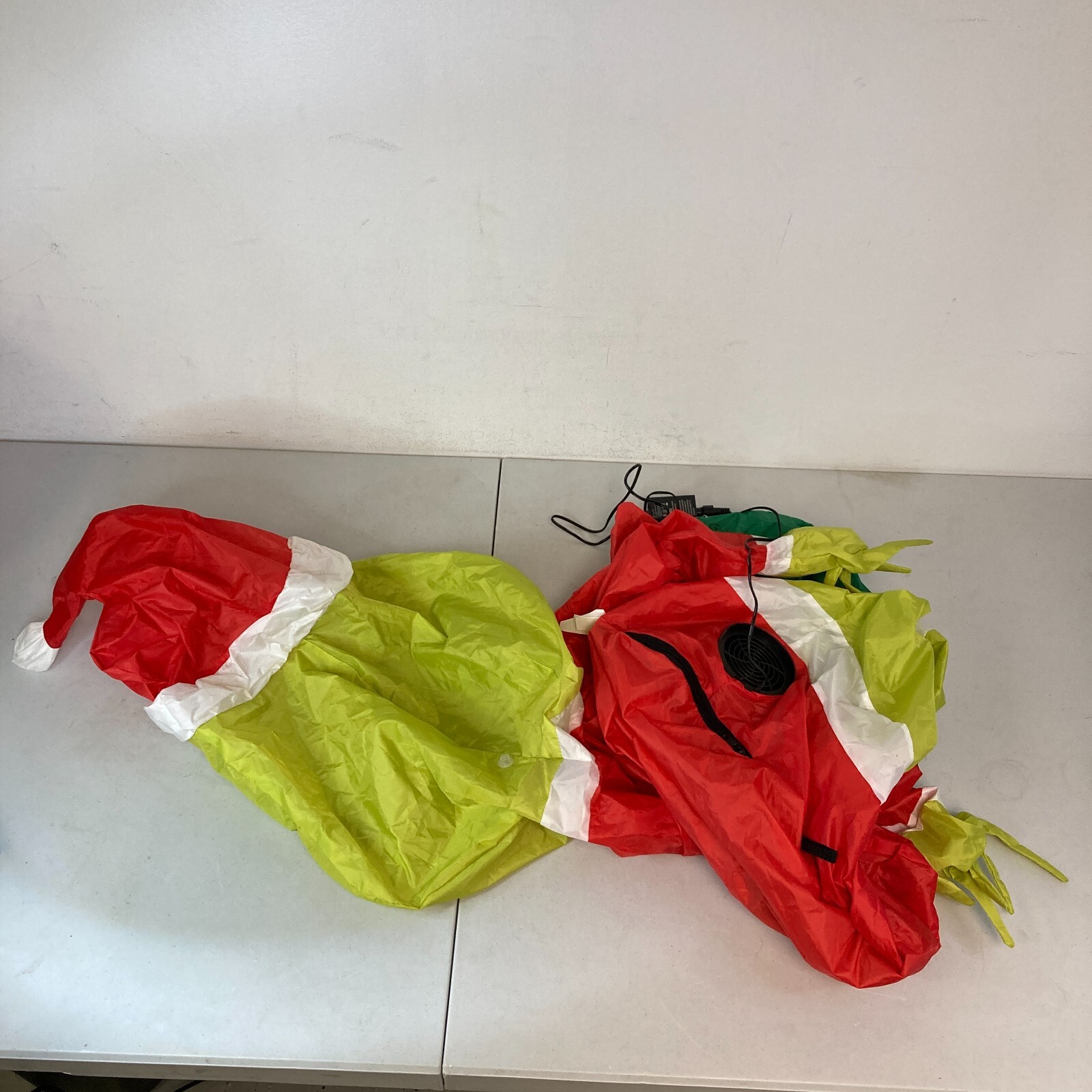 *PARTS ONLY* Gemmy Christmas Airblown Inflatable Grinch with Wreath, 5.