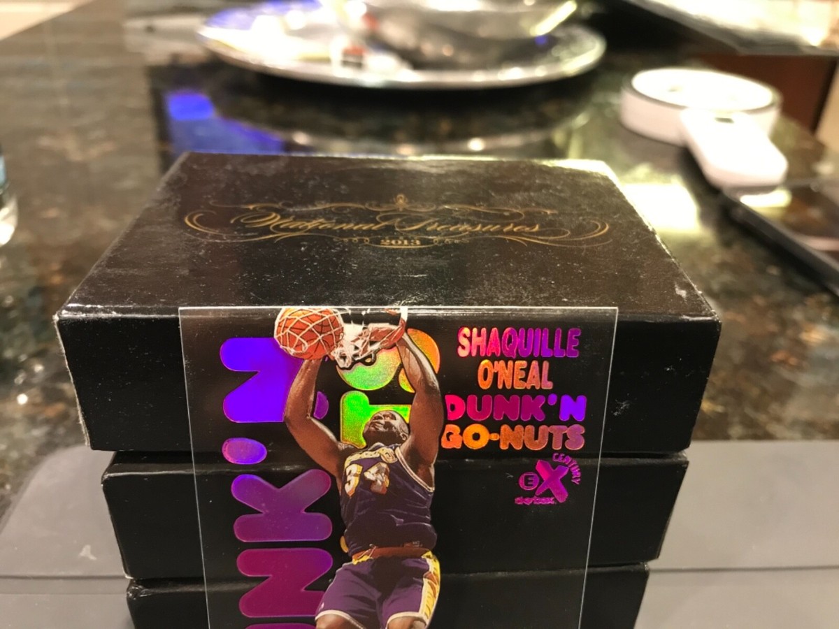 その他 1998 SkyBox E-X Century - Dunk'N Go-Nuts The 1998-99 Skybox E-X Century Insert had Collectors Running