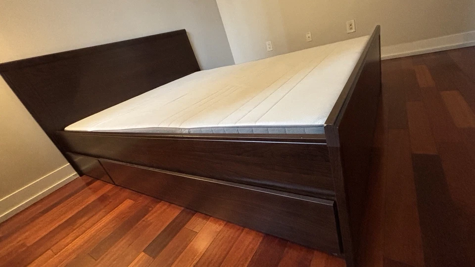 Cama completa IKEA SONGESAND con cuatro cajas de almacenamiento, colchón Morgedal Foto 3 de 4