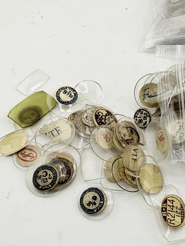 Riesiges Konvolut 500 Vintage Uhrenkristalle verschiedene Größen & Formen rund eckig Upcycle