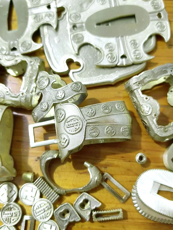 New Arrival Unique Family Crest Brass FittingFor Japanese Sword Tachi Fitting - Image 2 of 4