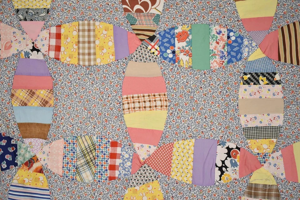 WONDERFUL 30's Orange Peel Crazy Antique Quilt Top ~CHEERY VINTAGE FABRICS! - Image 3 of 4