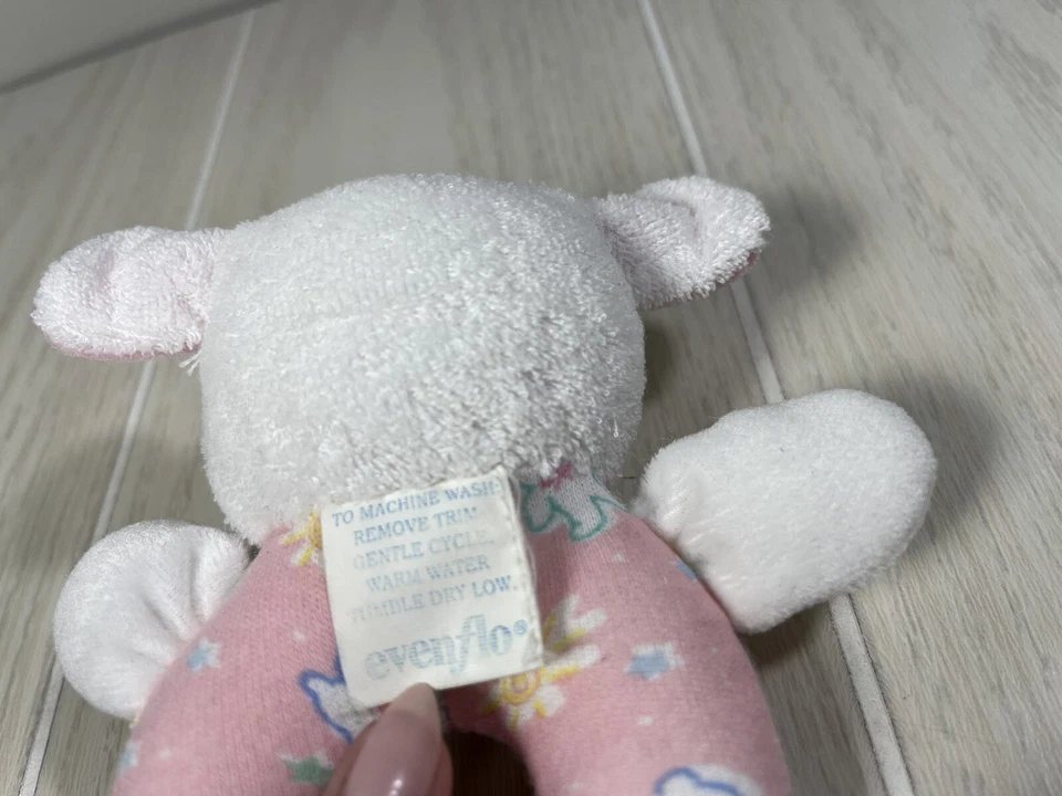 Evenflo Pequeño Vintage Peluche Cordero Oveja Rosa Bebé Sonajero Anillo Oso de Peluche Estampado Foto 4 de 4