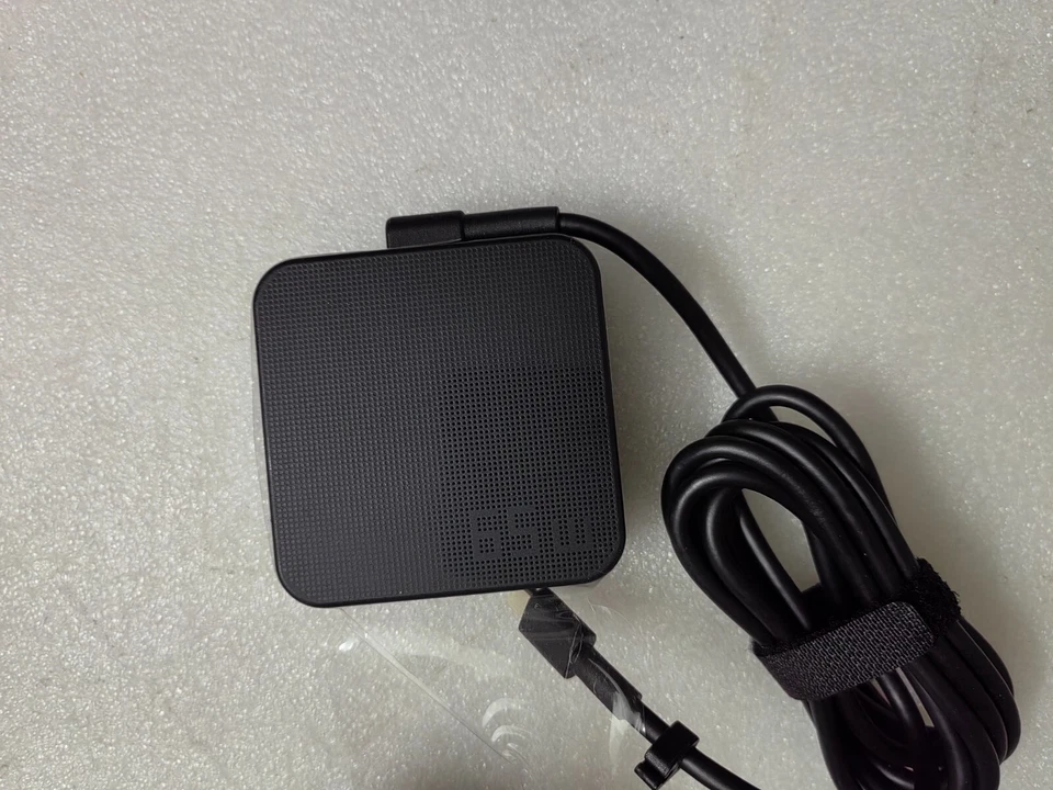 Adaptador Original Para ASUS Vivobook 16 M1607 M1607KA 20V 3.25A AD10380 TIPO C 65W Foto 4 de 4