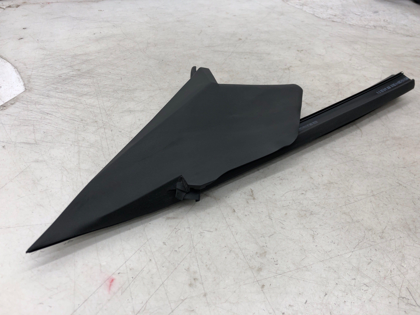 2019-2023 ASTON MARTIN VANTAGE LEFT DOOR MOULDING WEATHER STRIP KY63-C20291-A
