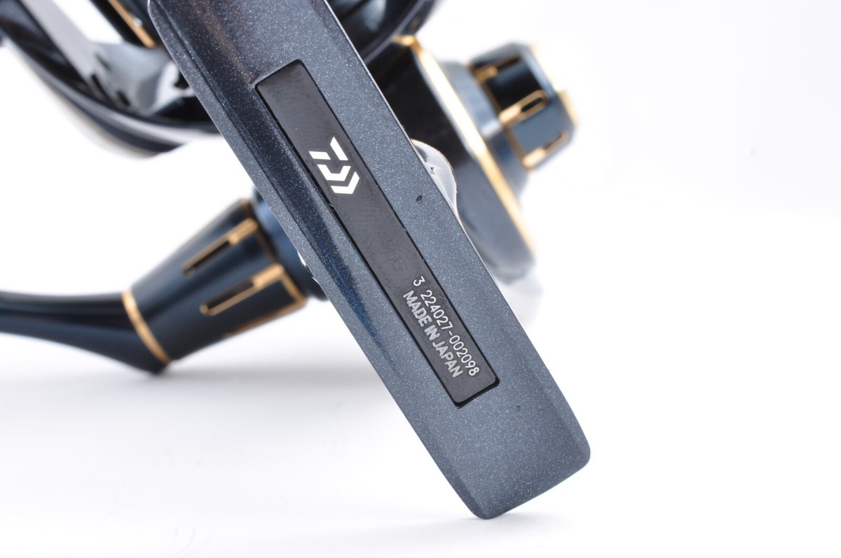 Daiwa 23 Saltiga 4000-H Spinning Reel Shipping From Japan