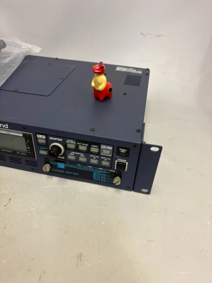 Roland VSR-880 Digital Studio Recorder 8-Track Hard Disk Recorder body only - Image 2 of 4