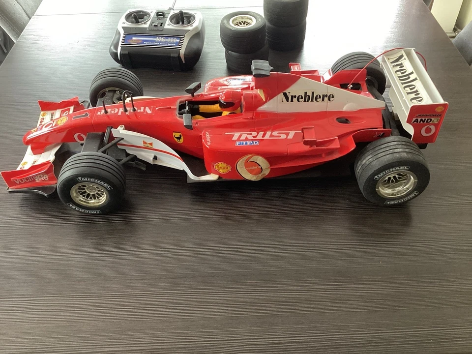 Formel 1 Rennwagen Ferrari Maßstab 1/8 (?) inkl. Fernbedienung - Bild 3 von 4