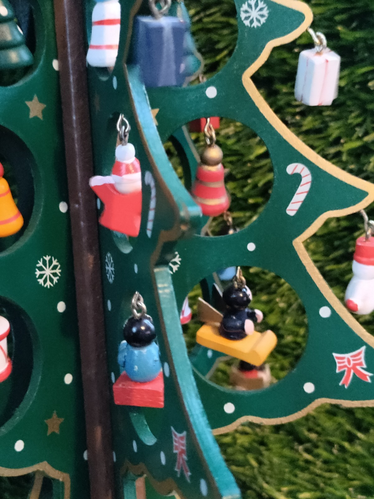 San Francisco Music Box Company Wooden Musical Christmas Tree "O Tannenbaum"