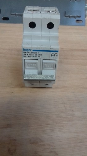 Hager 100 Amp 3 phase Isolators SB399U / N39901 - Single phase SB299 / SB299U - Picture 11 of 15