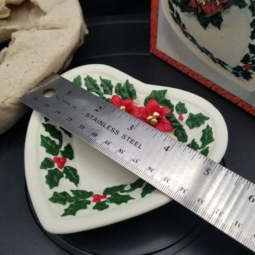 Artmark Jade Porcelain Trinket Dish Heart Shaped Holly Holiday Christmas - Picture 5 of 6