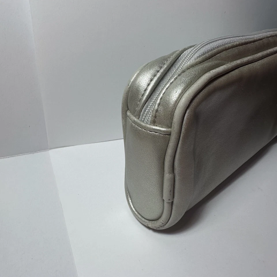 Vintage Tony & Tina Makeup Bag Silver Faux Leather Wrist Ring Purple Lining Y2K - Image 4 of 4