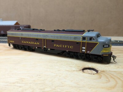 HO Scale Rapido E8 Canadian Pacific 1800 DCC ESU LokSound