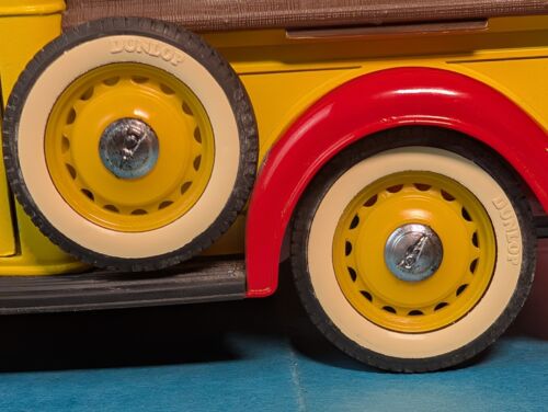 Ford V8 Pick Up 1936 Dunlop Tyres- Solido Model Truck 1/19 Scale no box - Picture 2 of 16