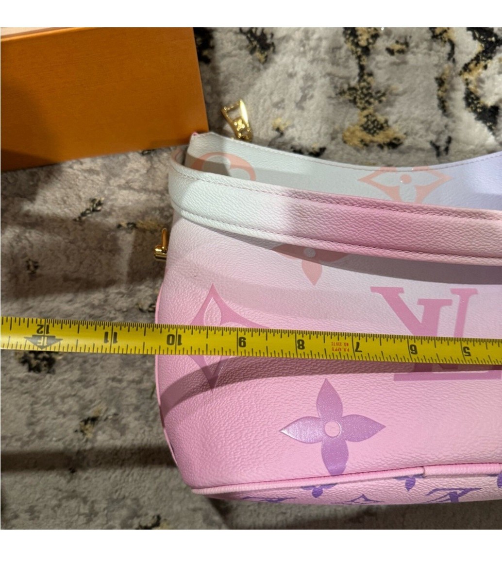 LOUIS VUITTON ピンクキャンバスバッグ Louis Vuitton Red/Pink Monogram Giant Canvas Pochette Double