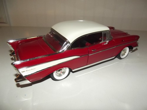 Ertl American Muscle 1/18 1957 Chevy Bel Air HT-Red/White-10th Anniversary Ed. - Picture 7 of 17