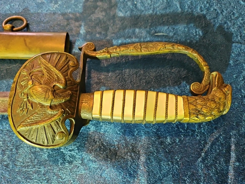 C1830'S PRE CIVIL WAR MOTHER OF PEARL US EAGLE HEAD SWORD WITH SCABBARD GUARD - Image 3 of 4
