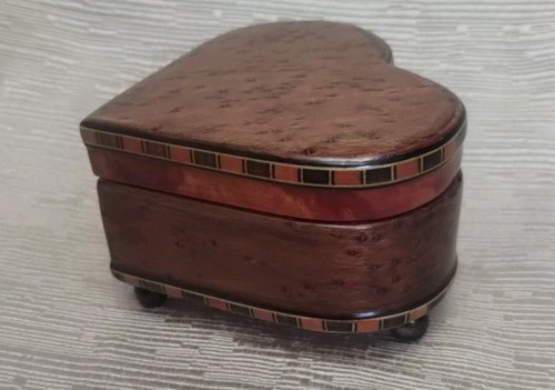 Play "La Vie En Rose" Spieluhr aus Holz in Herzform mit Sankyo Spieluhrwerk - Bild 5 von 10