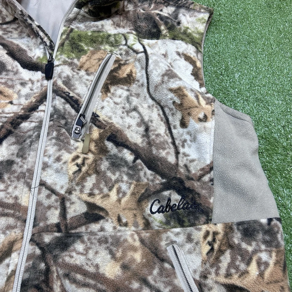 Cabela’s Full Zip Camouflage Fleece Vest Mens Size Large - Image 4 of 4