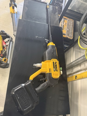 #ad DEWALT 20V MAX 550 PSI Cold Water Pressure Washer Tool only DCPW550B $85.00