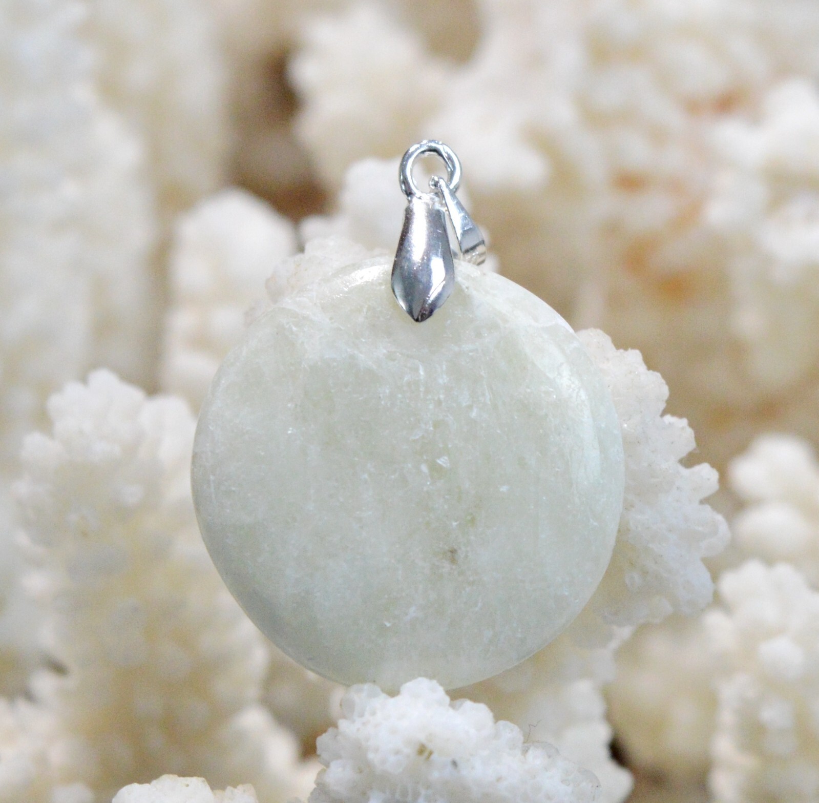 Pendentif Béryl cabochon 28 cts le cadeau idéal en pierre de naissance