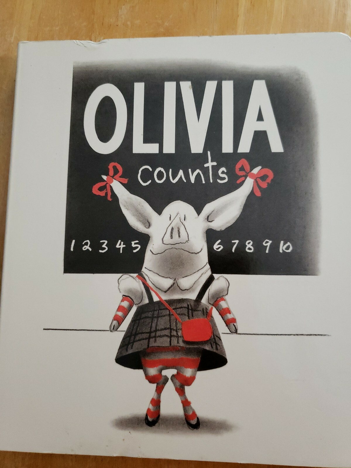 Olivia Counts by Ian Falconer, board book 2002 kept book shelf small ding